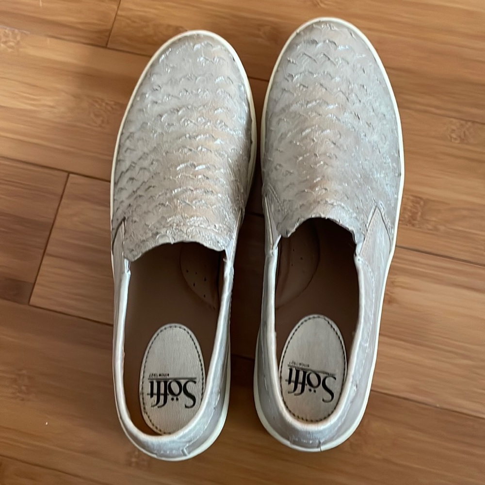 Söfft Silver Leather Loafers in Excellent Cond. Leather insole & arch support